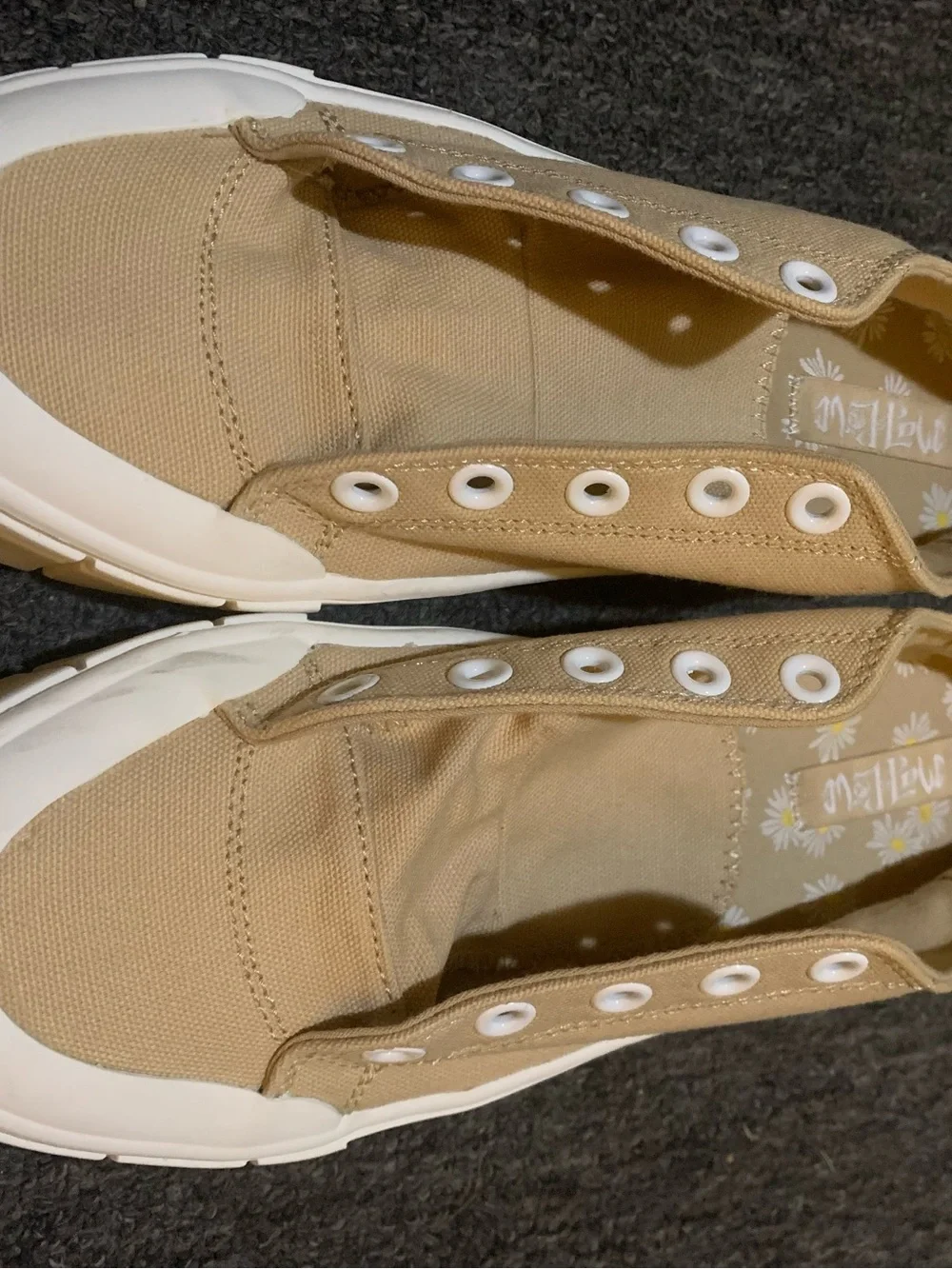 Women Mad Love Fran Tan Canvas Sneaker With a White Platform Sole Sz.9